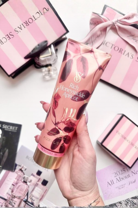 Losion za tijelo Victoria`s Secret Rich Honeysuckle Apricot Body Lotion 236 mlIVET.HR - MODERNA ODJEĆA