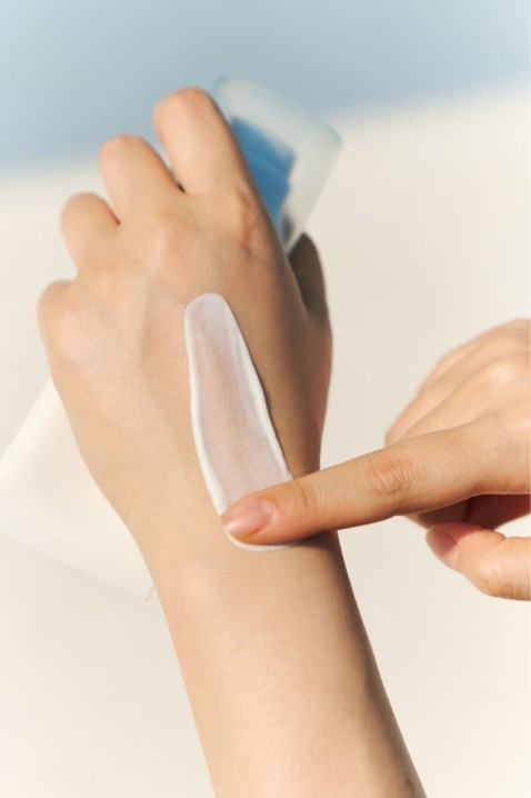 SKIN1004 Madagascar Centella Hyalu-Cica Water-Fit Sun Serum Sachet 1.5 mlIVET.HR - MODERNA ODJEĆA
