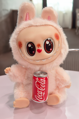 dodatak za torbu LABUBU COCA COLA PUDRA