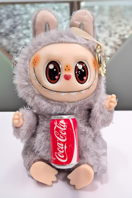 dodatak za torbu LABUBU COCA COLA GREY