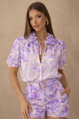 ženski set od prozračne bluze i kratkih hlača s cvjetnim uzorkom JULIENA LILA